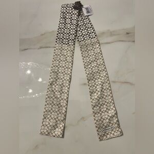 Coach Signature Silk Headscarf
Coach Monogram Twilly
NWT